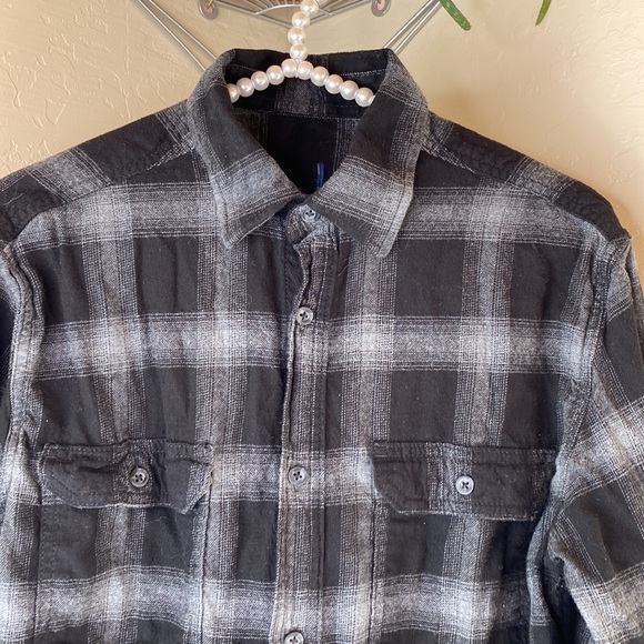 Men’s black and gray plaid flannel super soft. - Picture 2 of 2
